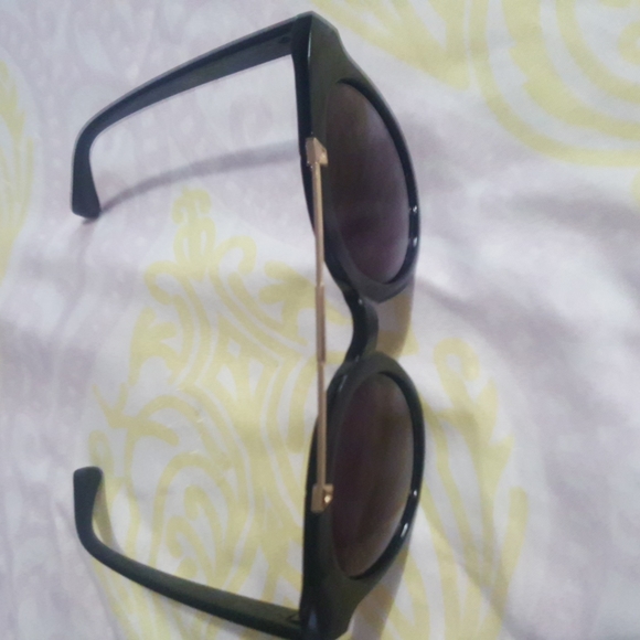 Sunglasses - Picture 5 of 11